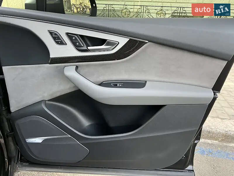 Позашляховик / Кросовер Audi SQ7 2017 в Києві