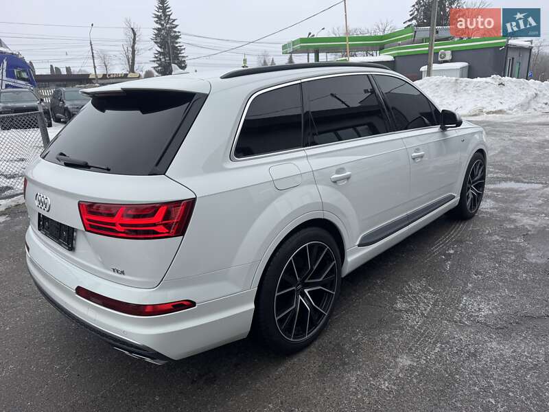 Внедорожник / Кроссовер Audi SQ7 2017 в Тернополе