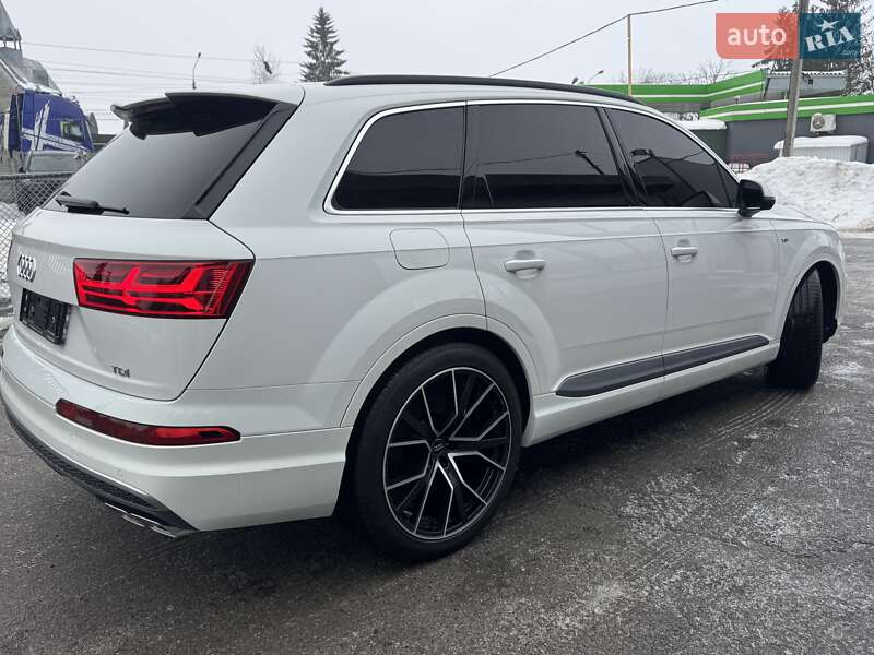 Внедорожник / Кроссовер Audi SQ7 2017 в Тернополе