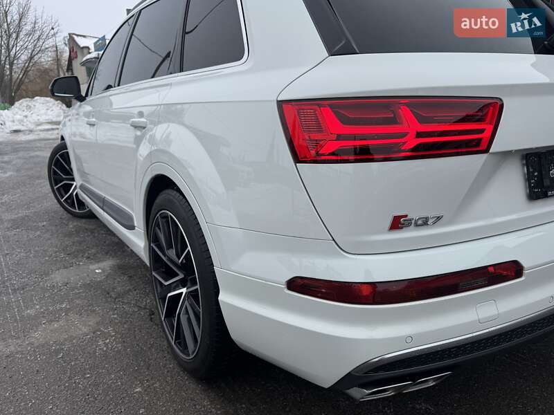 Внедорожник / Кроссовер Audi SQ7 2017 в Тернополе
