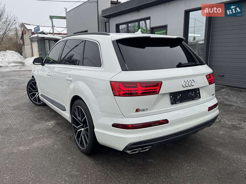 Внедорожник / Кроссовер Audi SQ7 2017 в Тернополе