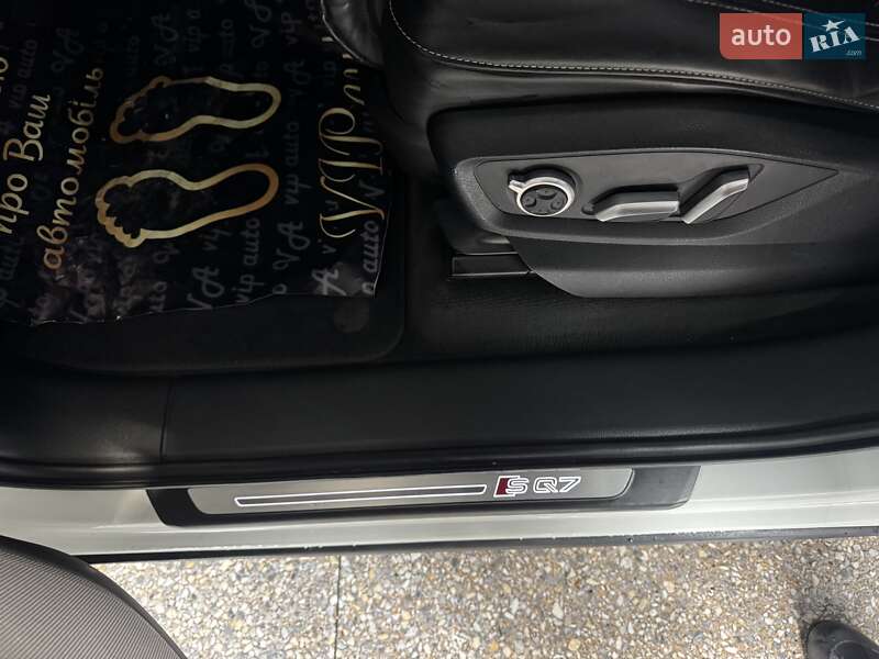 Внедорожник / Кроссовер Audi SQ7 2017 в Тернополе