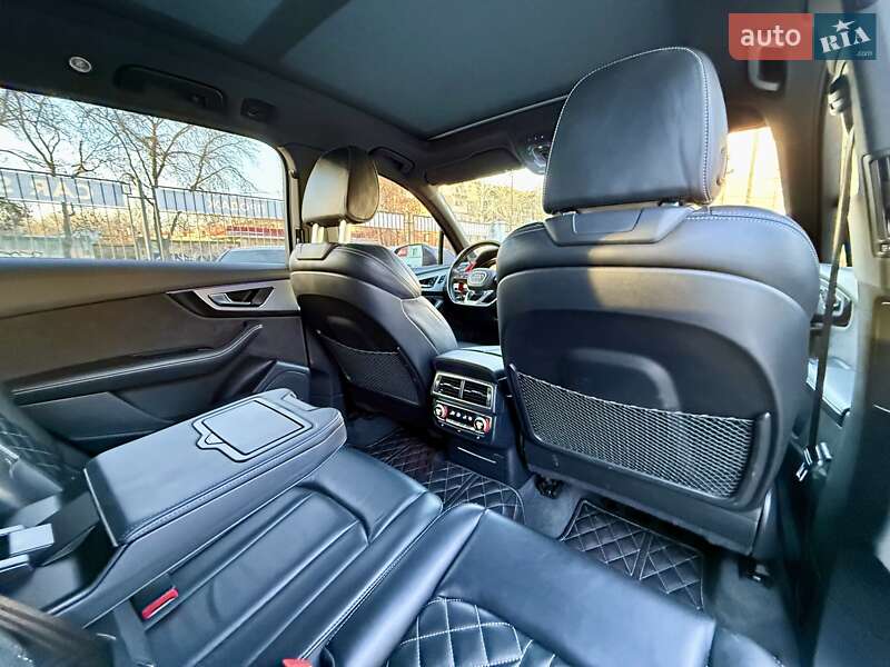 Внедорожник / Кроссовер Audi SQ7 2017 в Одессе