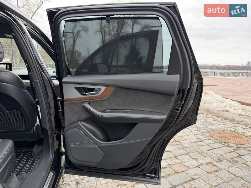 Позашляховик / Кросовер Audi SQ7 2018 в Києві