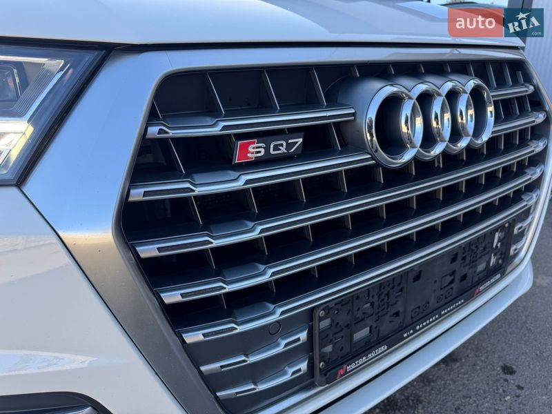 Внедорожник / Кроссовер Audi SQ7 2017 в Тернополе