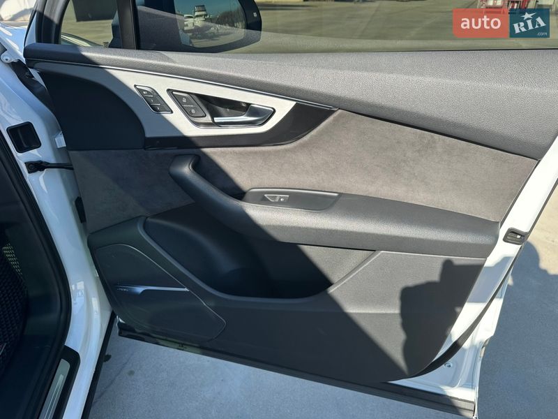 Внедорожник / Кроссовер Audi SQ7 2018 в Одессе