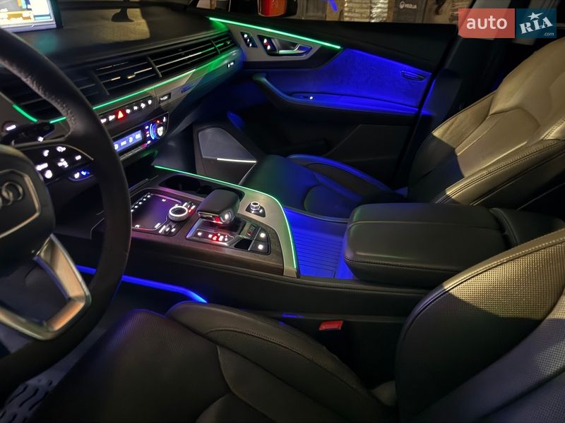 Внедорожник / Кроссовер Audi SQ7 2017 в Тернополе