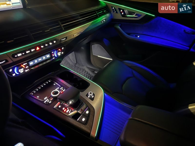 Внедорожник / Кроссовер Audi SQ7 2017 в Тернополе