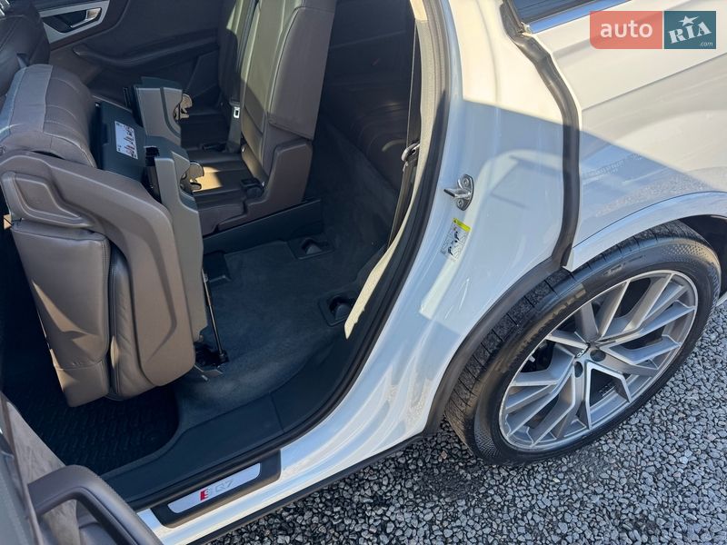 Внедорожник / Кроссовер Audi SQ7 2017 в Тернополе