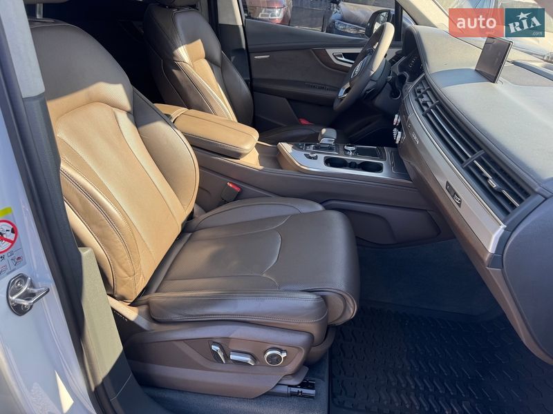 Внедорожник / Кроссовер Audi SQ7 2017 в Тернополе