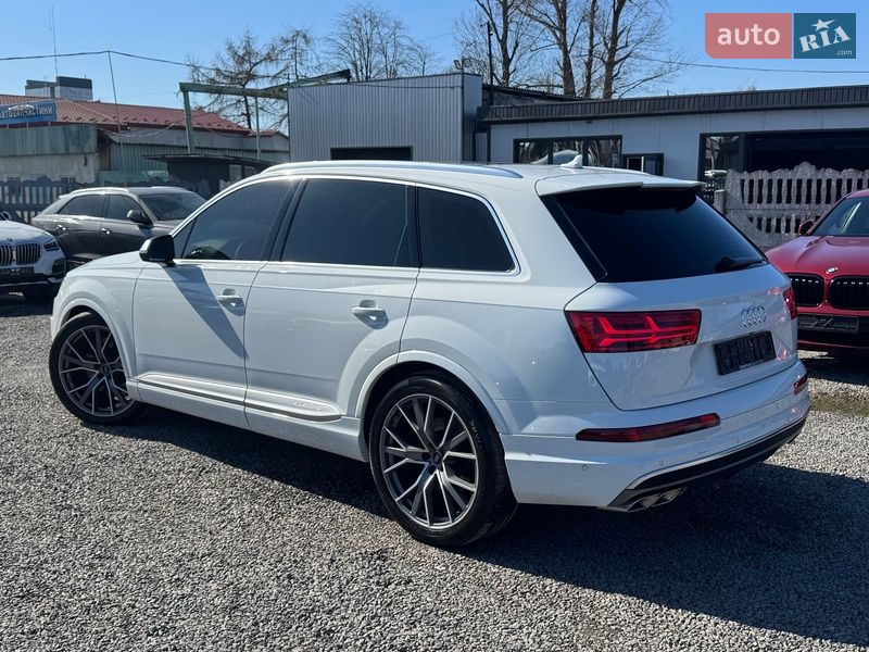 Внедорожник / Кроссовер Audi SQ7 2017 в Тернополе