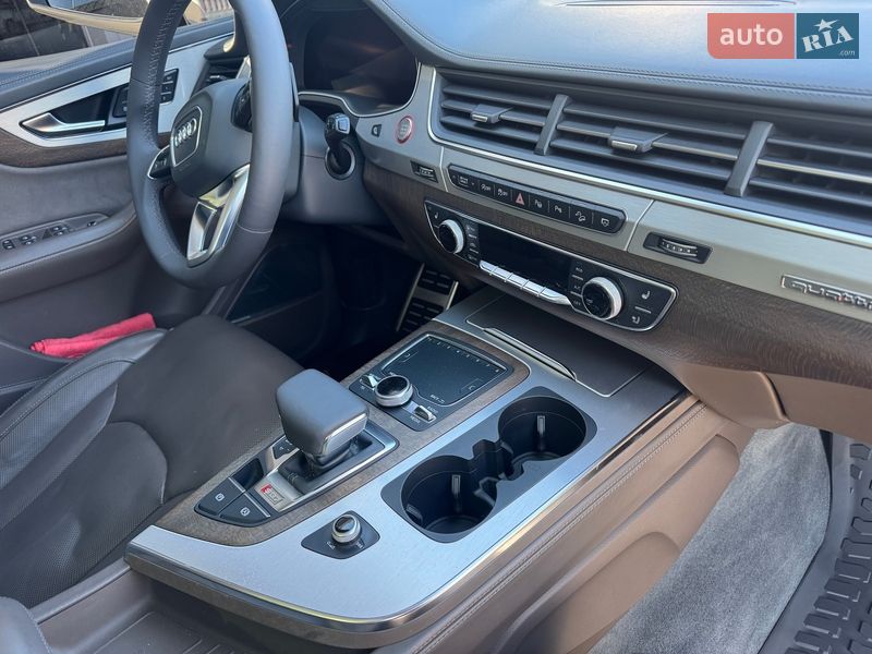 Внедорожник / Кроссовер Audi SQ7 2017 в Тернополе