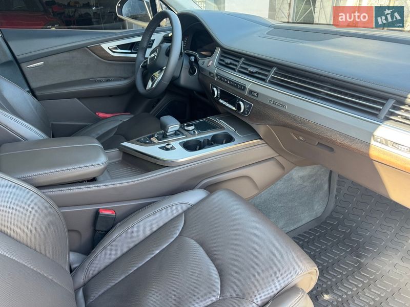 Внедорожник / Кроссовер Audi SQ7 2017 в Тернополе