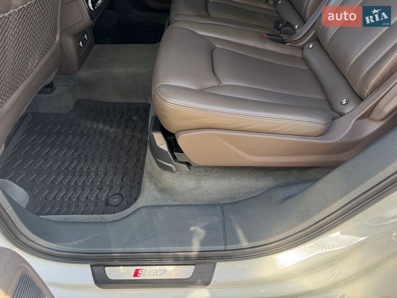 Внедорожник / Кроссовер Audi SQ7 2017 в Тернополе