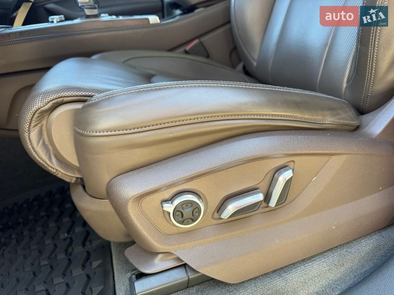 Внедорожник / Кроссовер Audi SQ7 2017 в Тернополе