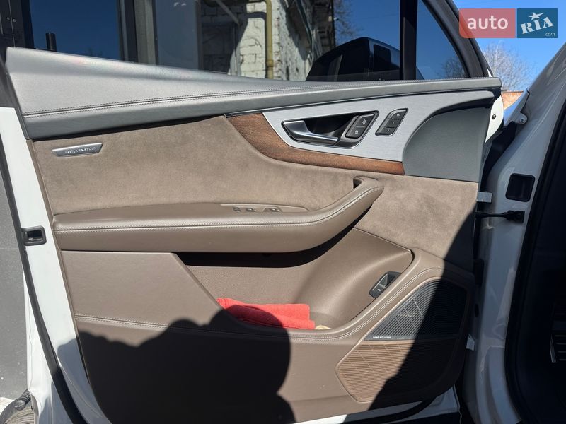 Внедорожник / Кроссовер Audi SQ7 2017 в Тернополе
