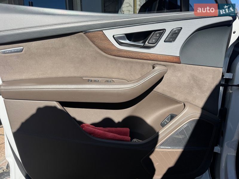 Внедорожник / Кроссовер Audi SQ7 2017 в Тернополе