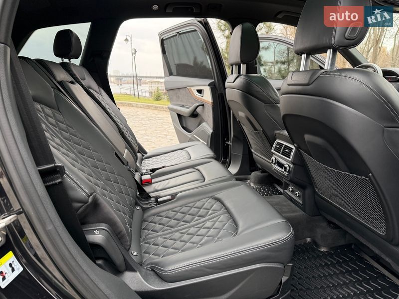 Внедорожник / Кроссовер Audi SQ7 2018 в Киеве