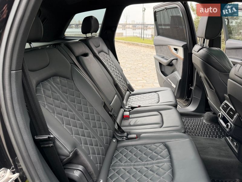 Внедорожник / Кроссовер Audi SQ7 2018 в Киеве