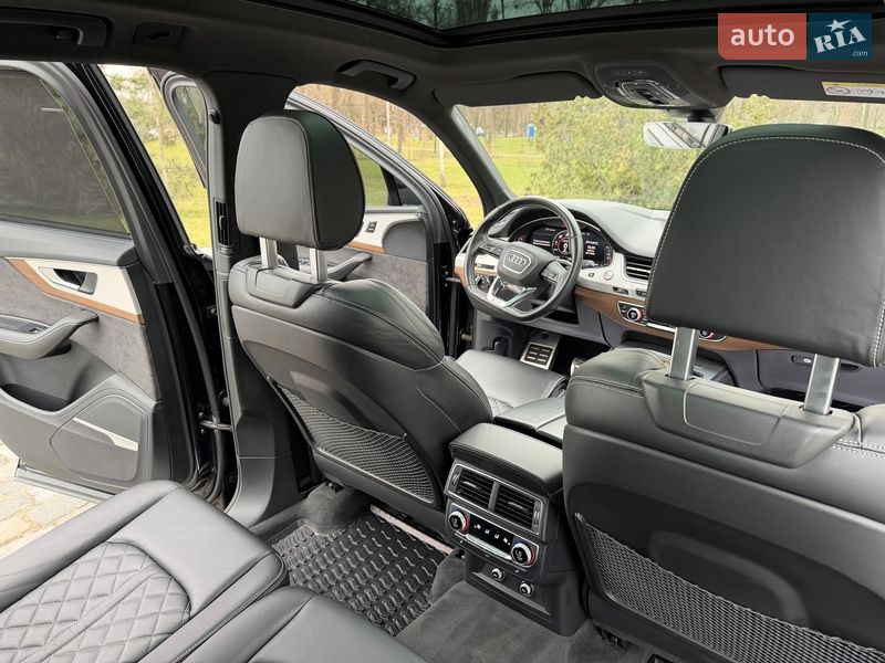 Внедорожник / Кроссовер Audi SQ7 2018 в Киеве