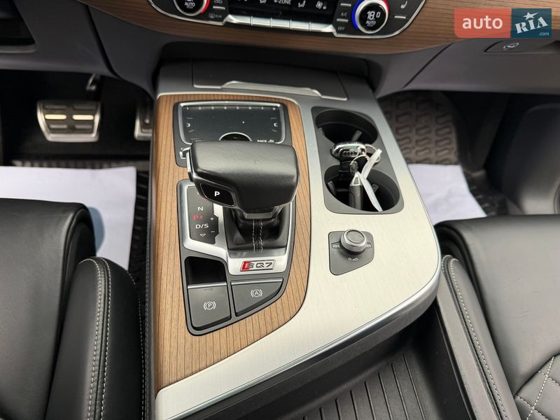 Внедорожник / Кроссовер Audi SQ7 2018 в Киеве