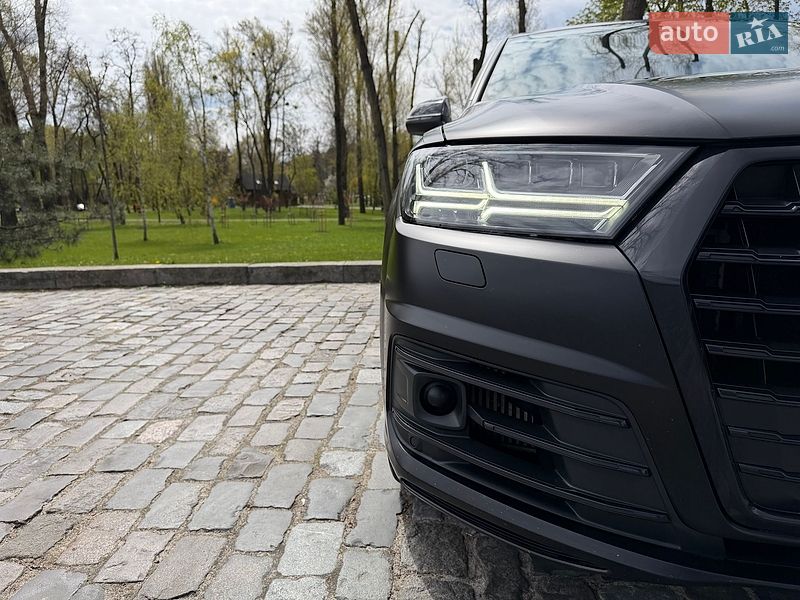 Внедорожник / Кроссовер Audi SQ7 2018 в Киеве