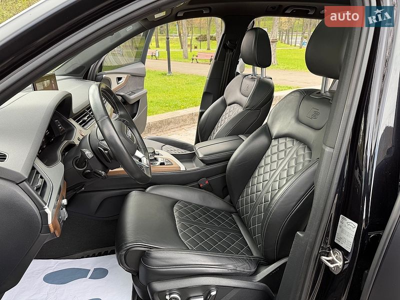 Внедорожник / Кроссовер Audi SQ7 2018 в Киеве