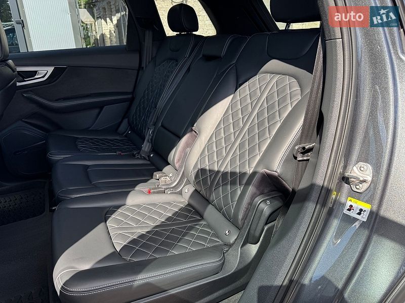 Внедорожник / Кроссовер Audi SQ7 2017 в Тернополе