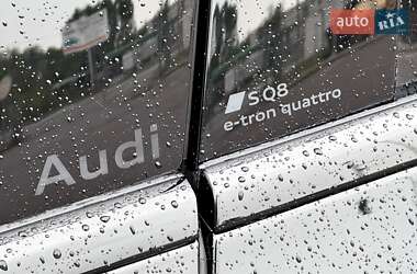 Внедорожник / Кроссовер Audi SQ8 e-tron 2023 в 