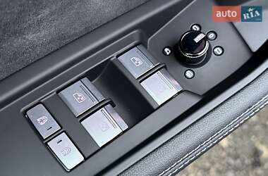 Внедорожник / Кроссовер Audi SQ8 e-tron 2023 в 