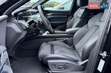 Внедорожник / Кроссовер Audi SQ8 e-tron 2023 в 