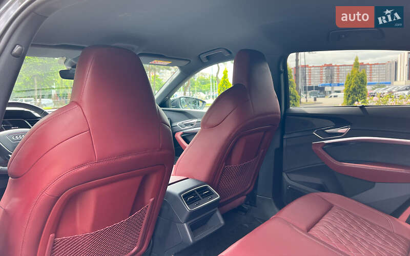 Внедорожник / Кроссовер Audi SQ8 e-tron 2023 в Львове