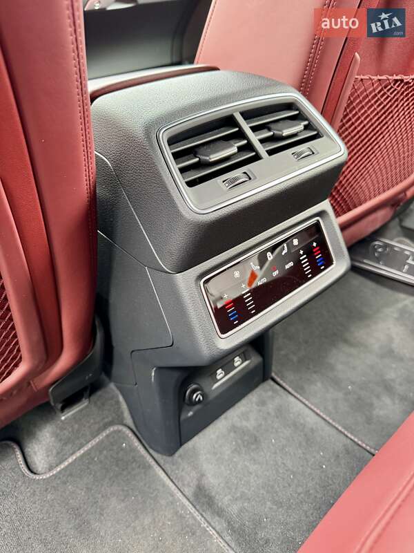 Внедорожник / Кроссовер Audi SQ8 e-tron 2023 в Киеве