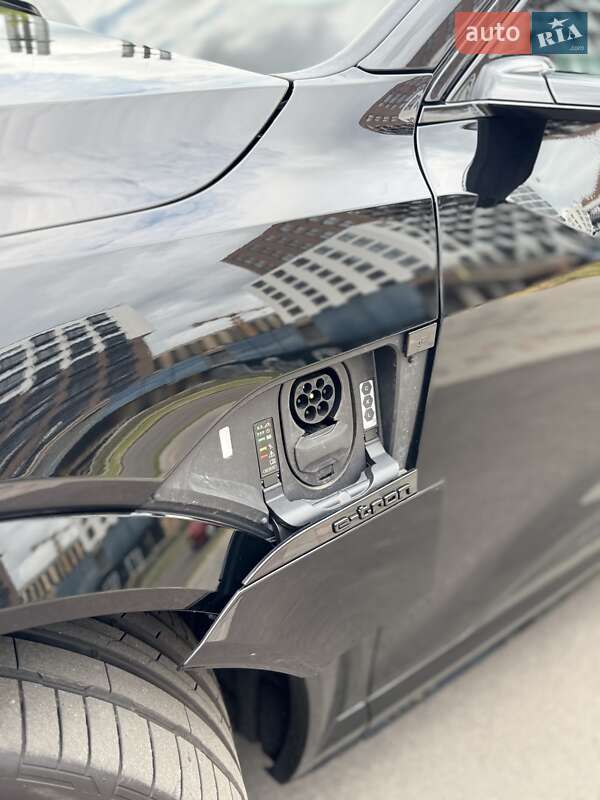 Внедорожник / Кроссовер Audi SQ8 e-tron 2023 в Киеве