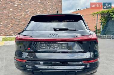 Внедорожник / Кроссовер Audi SQ8 e-tron 2023 в 