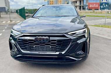 Внедорожник / Кроссовер Audi SQ8 e-tron 2023 в 