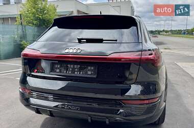 Внедорожник / Кроссовер Audi SQ8 e-tron 2023 в 