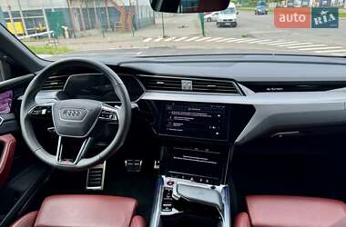 Внедорожник / Кроссовер Audi SQ8 e-tron 2023 в 