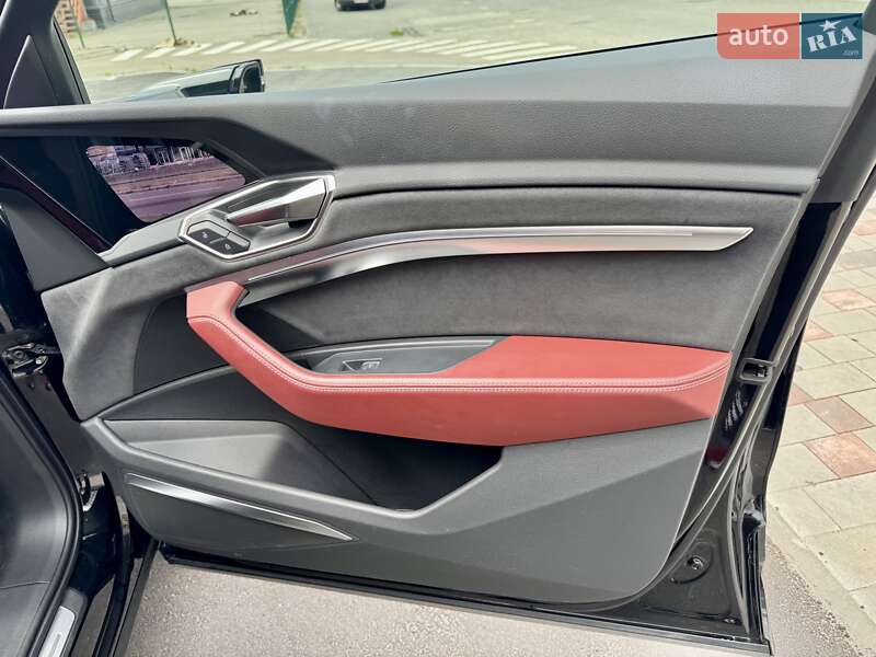 Внедорожник / Кроссовер Audi SQ8 e-tron 2023 в Киеве