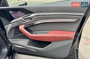Внедорожник / Кроссовер Audi SQ8 e-tron 2023 в 