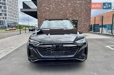 Внедорожник / Кроссовер Audi SQ8 e-tron 2023 в 