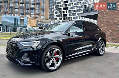 Внедорожник / Кроссовер Audi SQ8 e-tron 2023 в 