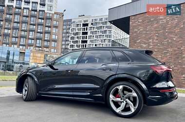 Внедорожник / Кроссовер Audi SQ8 e-tron 2023 в 