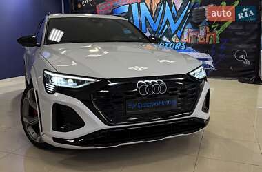 Внедорожник / Кроссовер Audi SQ8 e-tron 2023 в 