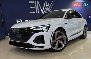 Внедорожник / Кроссовер Audi SQ8 e-tron 2023 в 