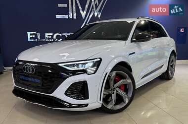 Внедорожник / Кроссовер Audi SQ8 e-tron 2023 в 