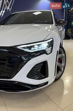 Внедорожник / Кроссовер Audi SQ8 e-tron 2023 в 