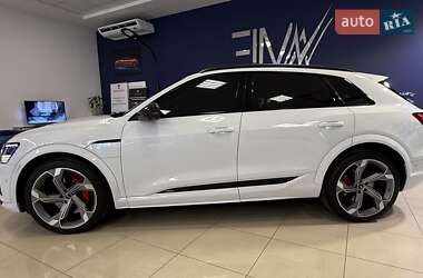Внедорожник / Кроссовер Audi SQ8 e-tron 2023 в 