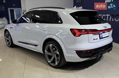 Внедорожник / Кроссовер Audi SQ8 e-tron 2023 в 