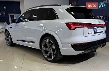 Внедорожник / Кроссовер Audi SQ8 e-tron 2023 в 